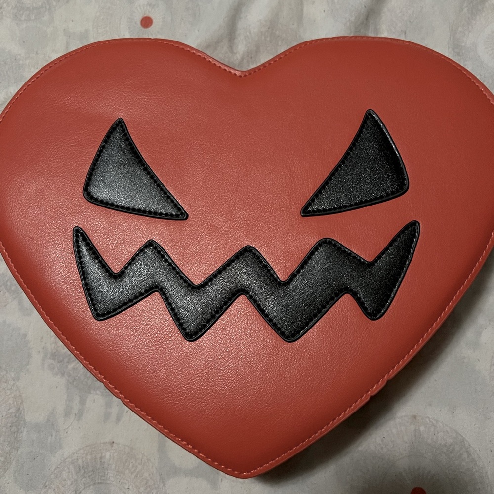 ♦️FINAL PRICE♦️Em and sprout heart bag